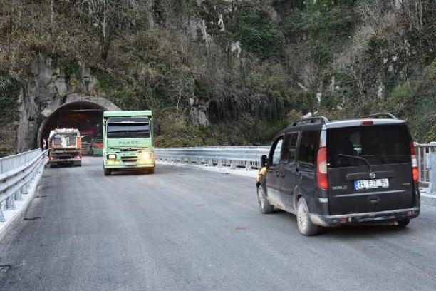 Heyelan nedeniyle 5 aydır kapalı olan Karadeniz- Akdeniz yolu yeniden ulaşıma açıldı