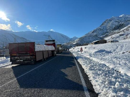 Hakkari- Şırnak kara yolu kar ve çığ riski nedeniyle kapatıldı