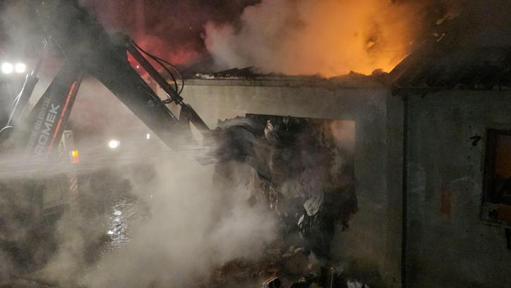 Zonguldak'ta, tekstil ürünlerinin bulunduğu depoda yangın (2)- Yeniden