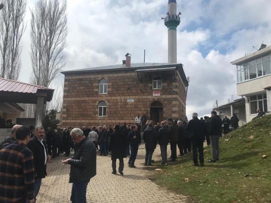 Bitlis'te evlerindeki saldırıda ölen Ayşe, babası ve ağabeyi defnedildi/Ek fotoğraflar