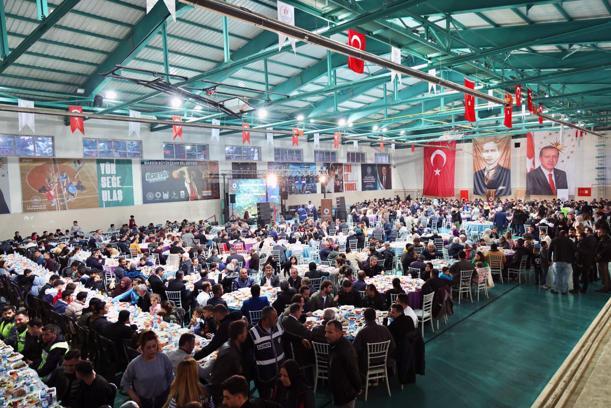 Mardin Valisi Tuncay Akkoyun, Derik'te vatandaşlarla iftar yaptı
