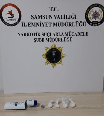 İstanbul'dan Samsun'a uyuşturucu taşıyan şüpheliye havalimanında gözaltı