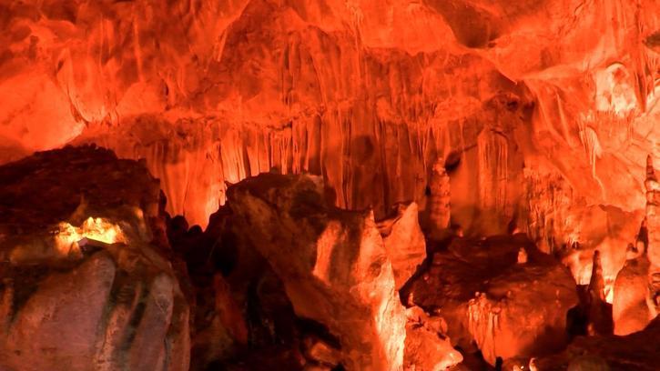 Bakan Ersoy, 5 milyon yıllık Tulumtaş Mağarası'nı ziyaret etti