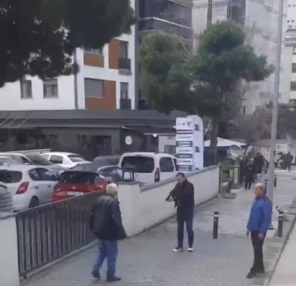 İstanbul - Kadıköy’de alacak verecek tartışması: Silah çekip bacağından yaraladı
