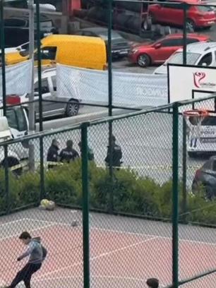İstanbul-Güngören’de motosikletlilerin sokak ortasında silahlı saldırı anları kamerada