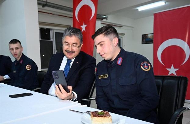 Osmaniye Valisi Yılmaz’dan, Mehmetçiğe ‘telefon’ sürprizi