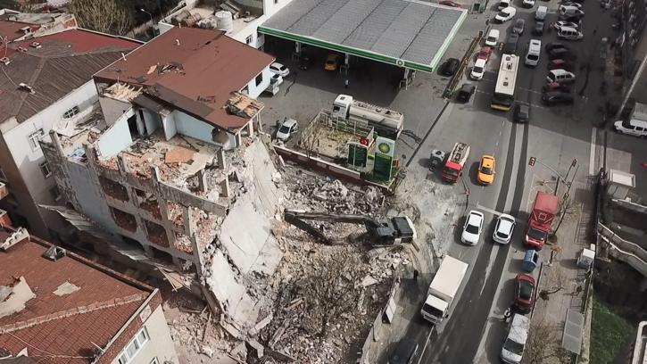 İstanbul - Esenler'de kontrollü yıkım sırasında bina çöktü - 2