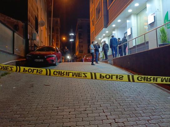 İstanbul - Küçükçekmece'de otele uzun namlulu silahla saldırı; seken mermi metrobüse isabet etti