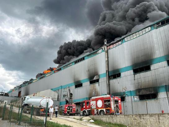 Tekirdağ'da fabrika yangını: 10 işçi dumandan etkilendi (2)