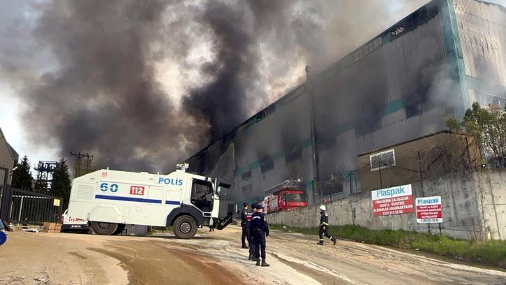 Tekirdağ'da fabrika yangını: 10 işçi dumandan etkilendi (3)