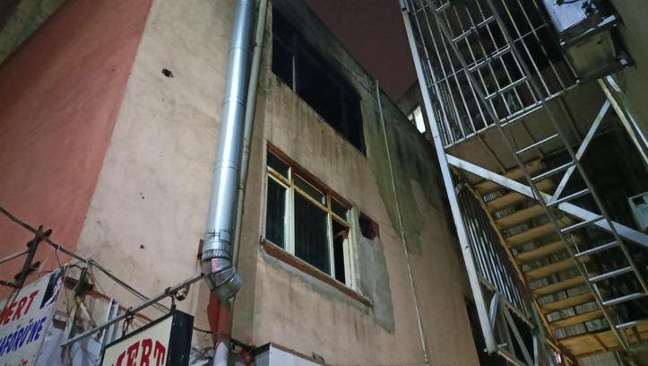 Kocaeli'de, iş merkezindeki kullanılmayan dairede şüpheli yangın