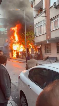 İstanbul-Bağcılar'da gecekondu alev alev yandı