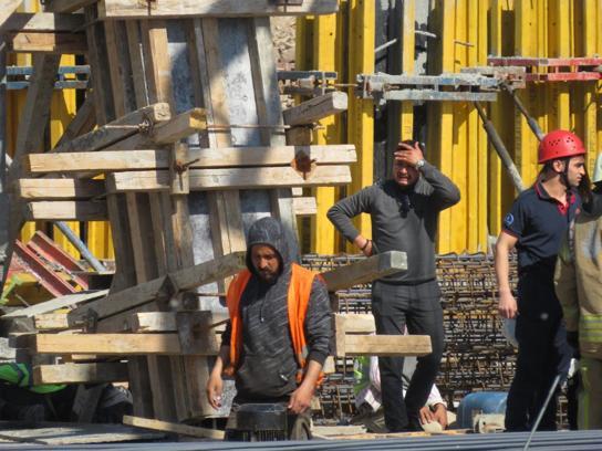 İstanbul-Ataşehir'de devrilen beton mikser pompasının çarptığı işçi hayatını kaybetti