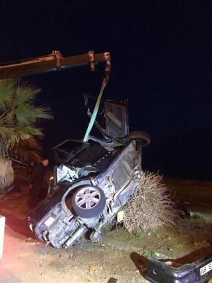 Rize’de takla atan otomobil ağaca çarptı: 2 ölü, 3 yaralı