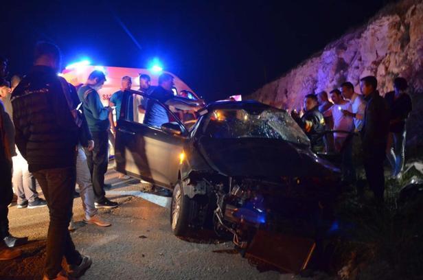 Didim'de, yolcu otobüsüyle çarpışan otomobilde ölen 4 kişi dünürmüş