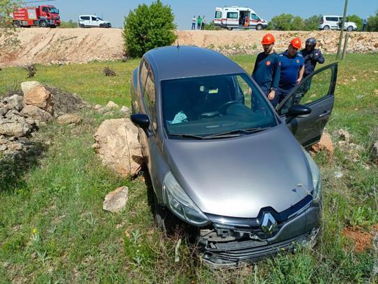 Mardin'de şarampole yuvarlanan otomobilin sürücüsü ağır yaralandı