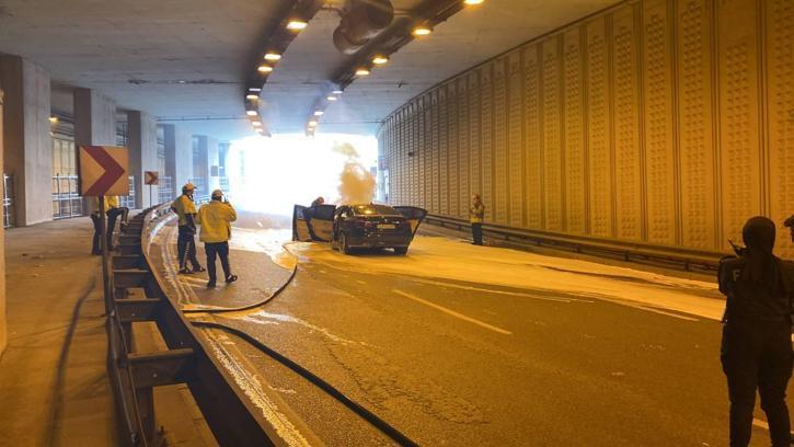 İstanbul- Çağlayan Tüneli'nde otomobil alev alev yandı