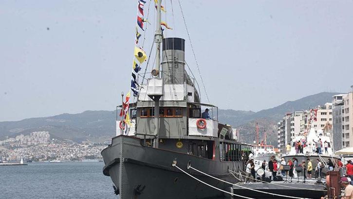 TCG Nusret Müze Gemisi'ne İzmir'de ziyaretçi akını