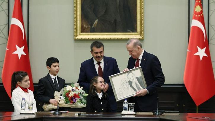 Erdoğan'a annesiyle resmini hediye eden Buğlem: Çok mutlu oldu