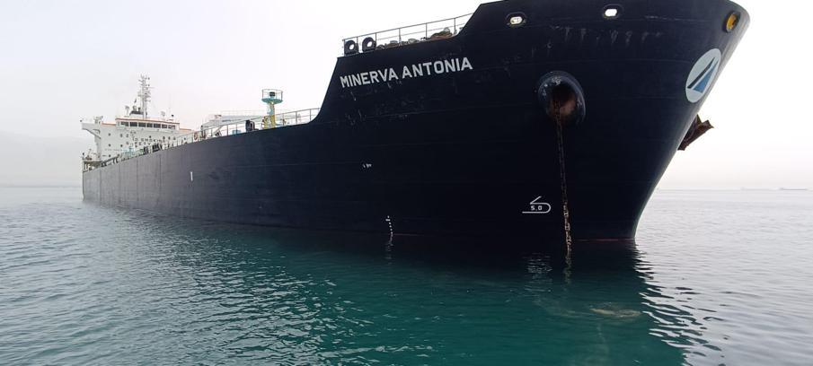 İskenderun'da karaya oturan Yunanistan bayraklı gemi kurtarıldı