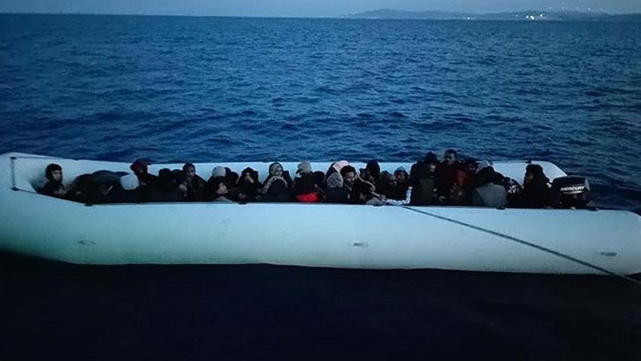 Çeşme açıklarında 34 kaçak göçmen yakalandı