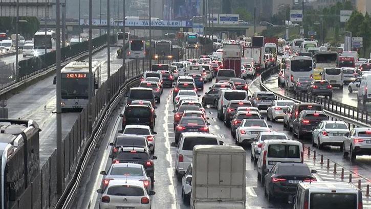 İstanbul'da haftanın son iş gününde trafik yoğunluğu yüzde 81'e ulaştı