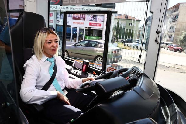Denizli'de ilk kadın halk otobüsü şoförü göreve başladı