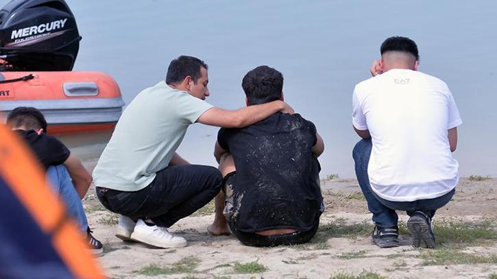 Seyhan Nehri'ne giren Yasin kayboldu; yakınları gözyaşı döktü