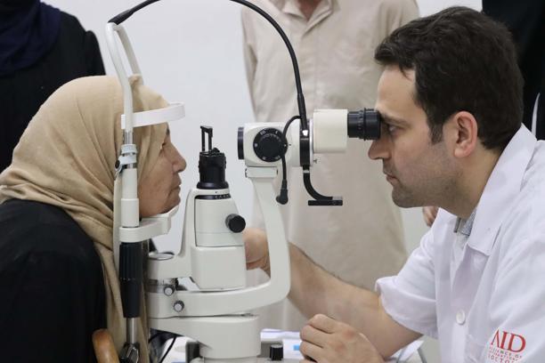 İHH ve AID Göz Sağlığı Merkezi'nde binlerce Suriyeli tedavi edildi