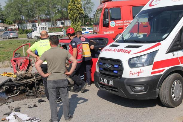 Sakarya'da hafriyat kamyonuyla çarpışan otomobildeki 2 kişi öldü
