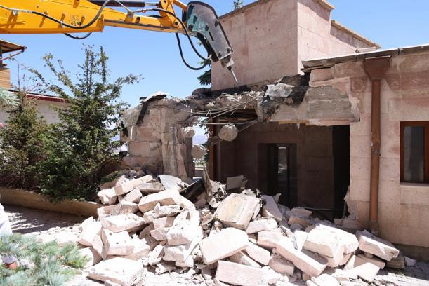 Kapadokya’da kaçak yapıların yıkımına yeniden başlandı