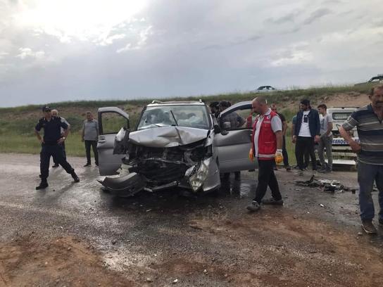Sivas’ta hafif ticari araçlar çarpıştı: 5 yaralı
