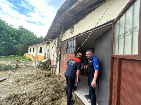 Sivas'ta heyelan; 1 ev hasar gördü, 5 ev tahliye edildi