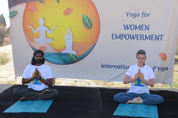 Hindistan'ın Ankara Büyükelçiliği'nden Kapadokya'da 'yoga' etkinliği