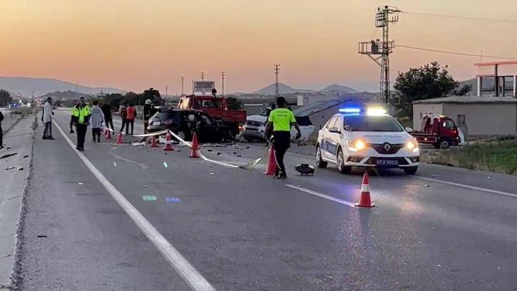 Konya'da otomobiller çarpıştı; 4 ölü, 2 bebek yaralı