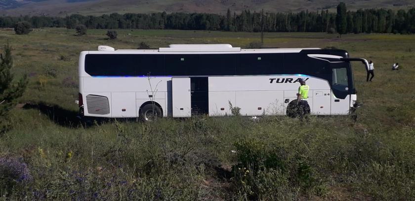Sivas’ta otobüs yoldan çıktı: 8 yaralı