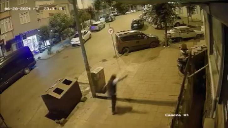 İstanbul- Gaziosmanpaşa'da iş yerine silahlı saldırı kamerada