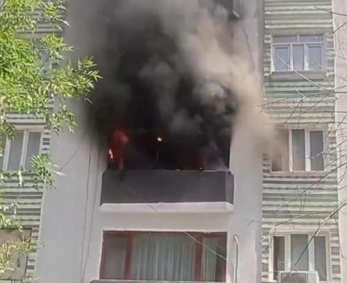Diyarbakır'da, 2'nci kattaki dairede yangın; binadaki 5 kişi dumandan etkilendi