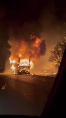 Adana'da yolcu otobüsü alev alev yandı; o anlar kamerada