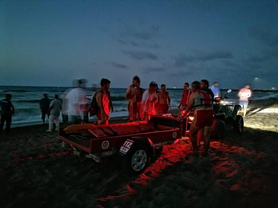 Karasu'da dalgalara kapılan 2 kişi boğuldu