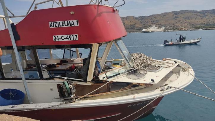 Yunan Sahil Güvenlik botu, Gökçeada açıklarında Türk balıkçı teknesine çarptı (2)