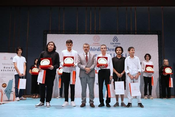 İstanbul-'Nehirden denize özgür Filistin' konulu yarışmada dereceye giren öğrencilere ödülleri verildi