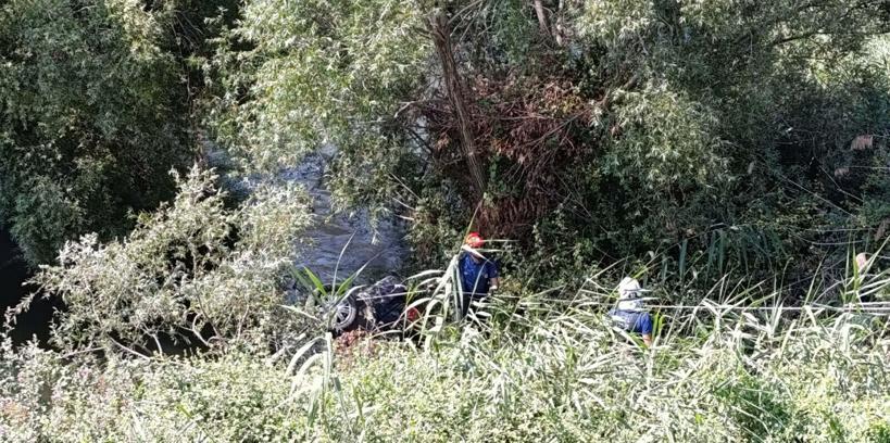 Denizli'de otomobil nehre uçtu; 2 ölü