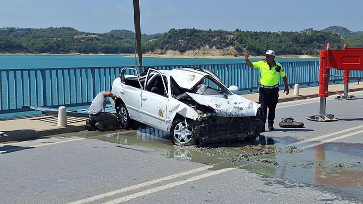 Adana'da otomobil göle düştü; sürücü, eşi ve 2 çocuğu öldü