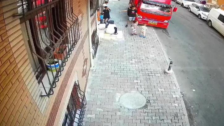 İstanbul - Sultangazi'de yola fırlayan çocuğa otomobil çarptı