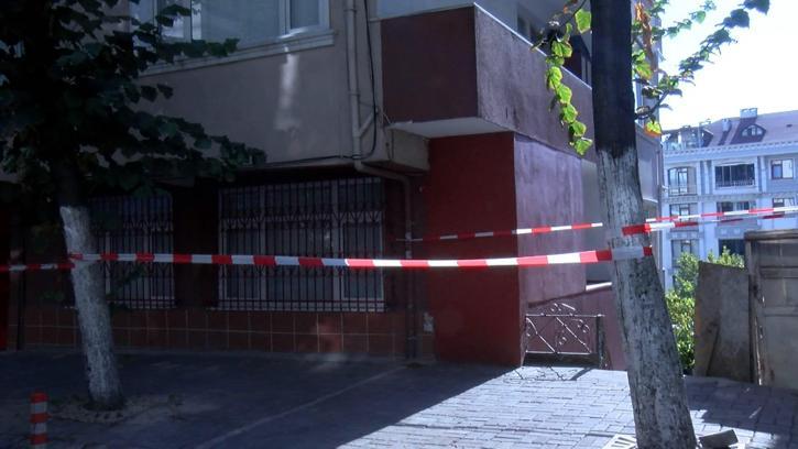 İstanbul-Bayrampaşa'da 48 yıllık binanın balkonu çöktü