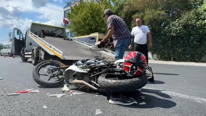 İstanbul- Avcılar'da motosiklet çekiciye çarptı; baba ile oğlu öldü