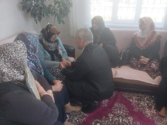 Şehit aileleri, şehit Astsubay Çavuş'un ailesini ziyaret etti