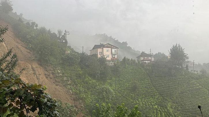 Rize'de sağanak, heyelan ve taşkınlara neden oldu