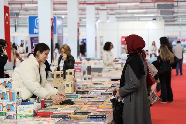 Aydın Kitap Fuarı yoğun katılımla sürüyor